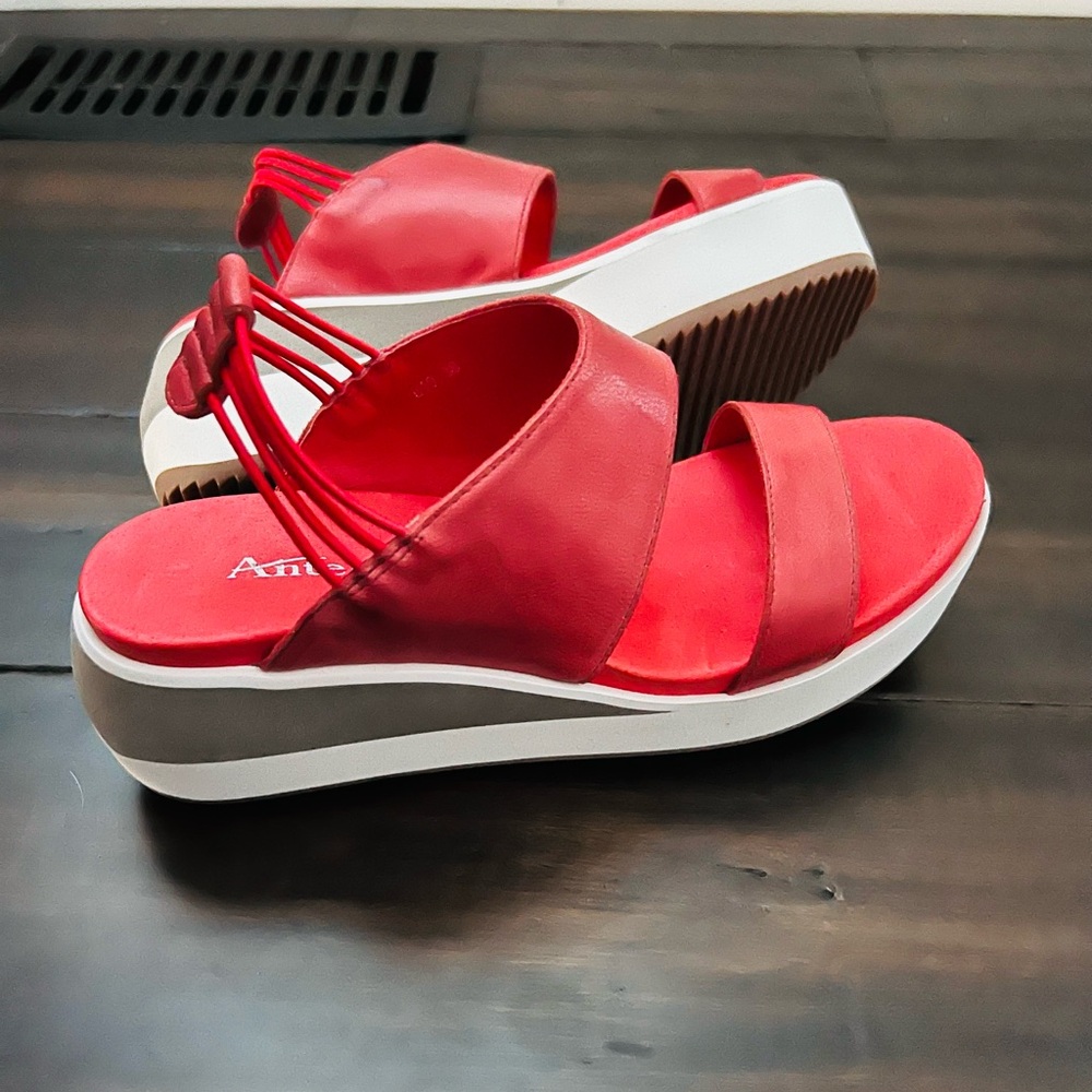 NWT Antelope sandals C44 Calissa, red leather